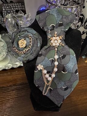 Classic Green and Gray Brooch Set with tie with Pearl Chain Accent